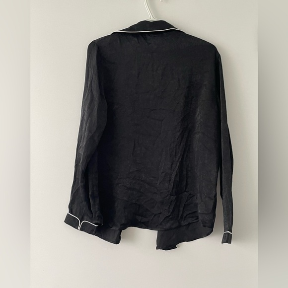 NWT - Black Button Down Blouse with White Piping - size M - Picture 4 of 7